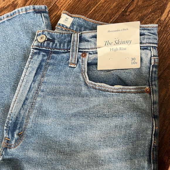 A&F High Rise Skinny - Picture 2 of 3